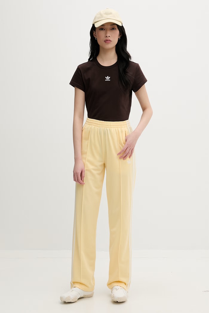 adidas Originals тениска дамска от памук KD1354 кафяв SS26