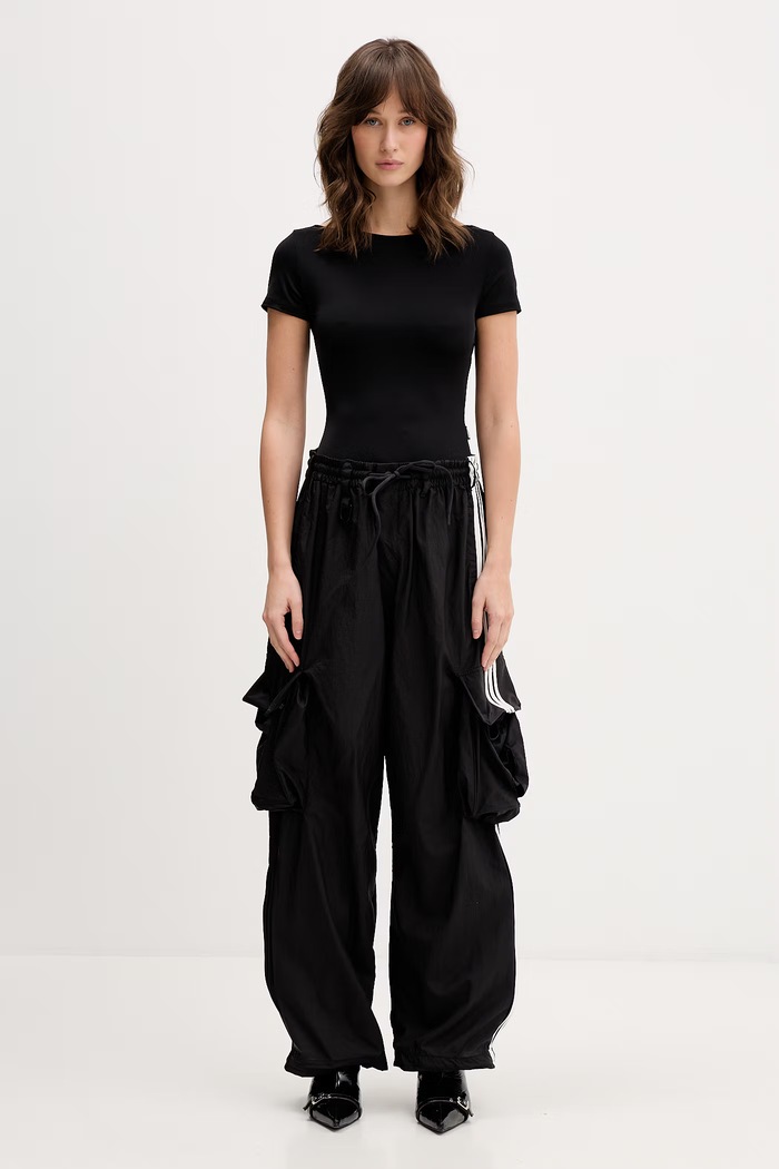 VETEMENTS t-shirt WE76TO447B czarny