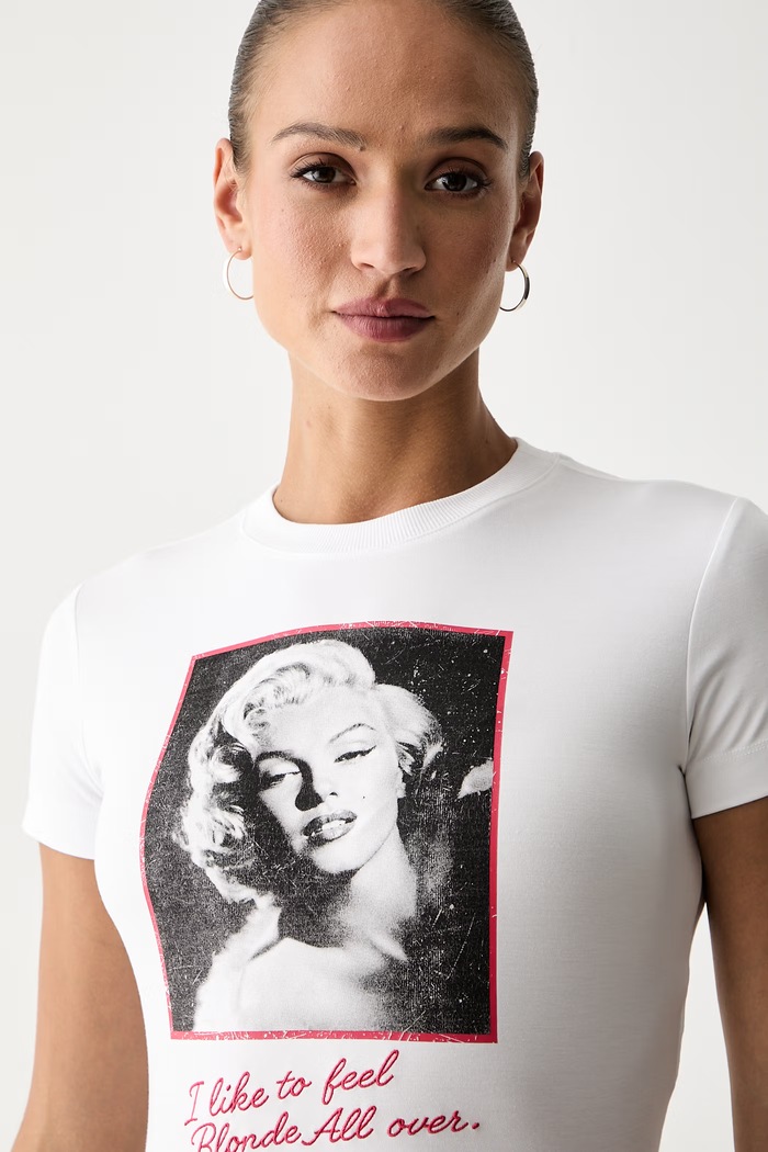 Guess crop top damski z wiskozą MARILYN MONROE biały W6YI64.K6710