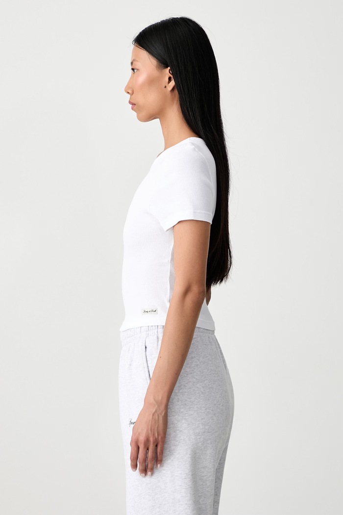 Sporty & Rich Signature Logo crop top damski bawełniany z elastanem biały TO11371326WH01
