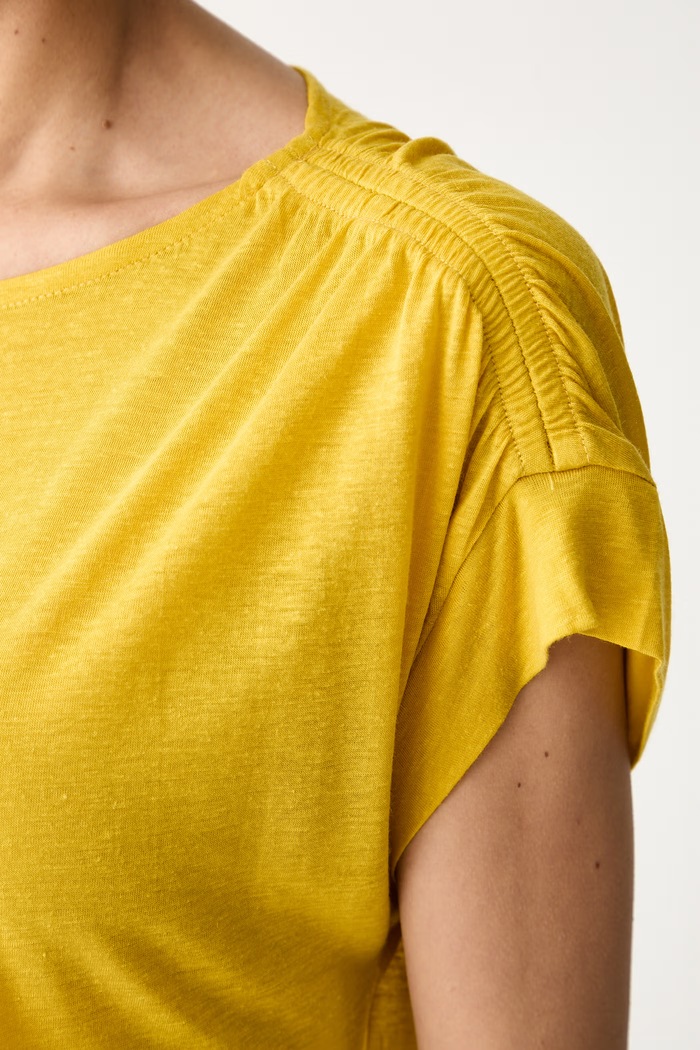 United Colors of Benetton majica za žene s dodatkom lana 35LVD10D5 zlatna