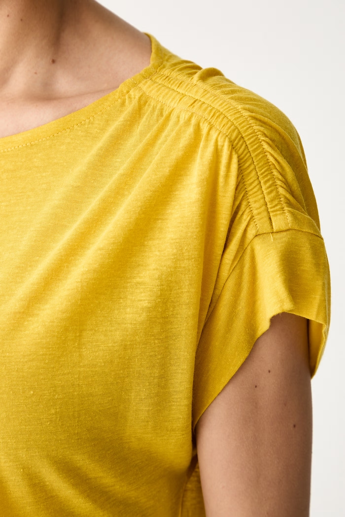 United Colors of Benetton majica za žene s dodatkom lana 35LVD10D5 zlatna