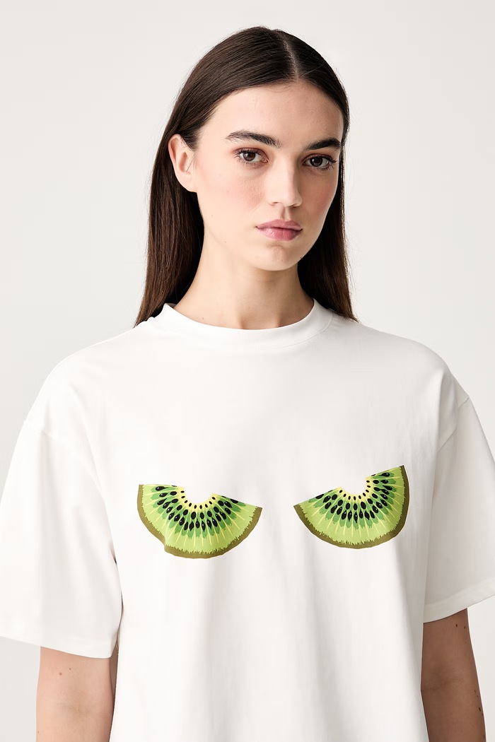 Never Fully Dressed T-shirt damski bawełniany z elastanem beżowy NFDTO2235