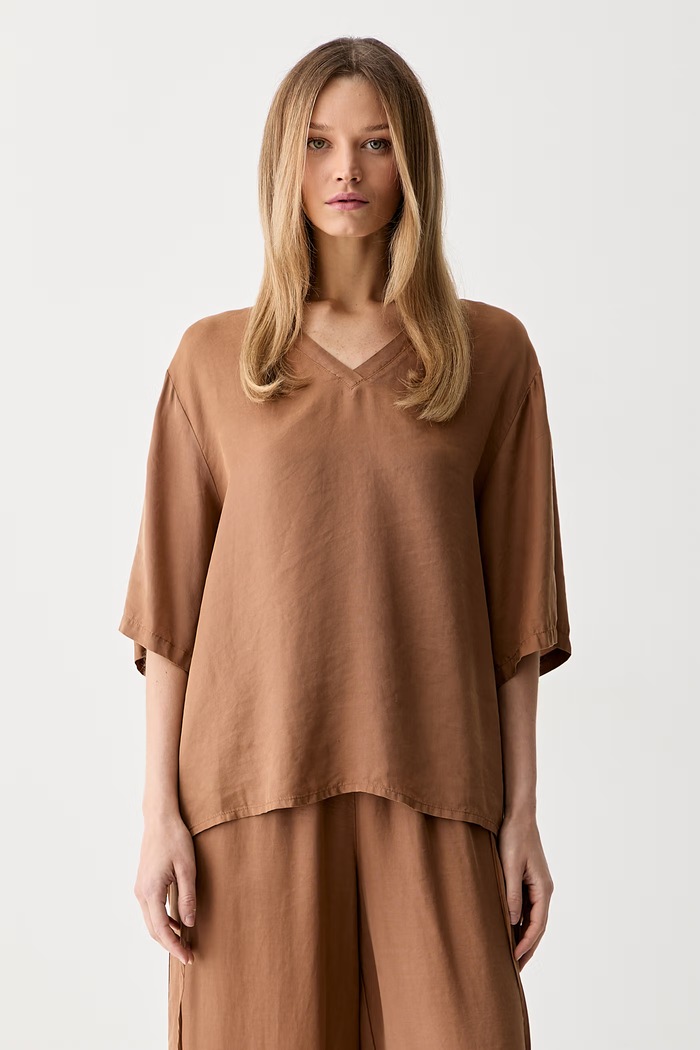 ViCOLO T-shirt oversize damski z lyocellu brązowy TAB0571