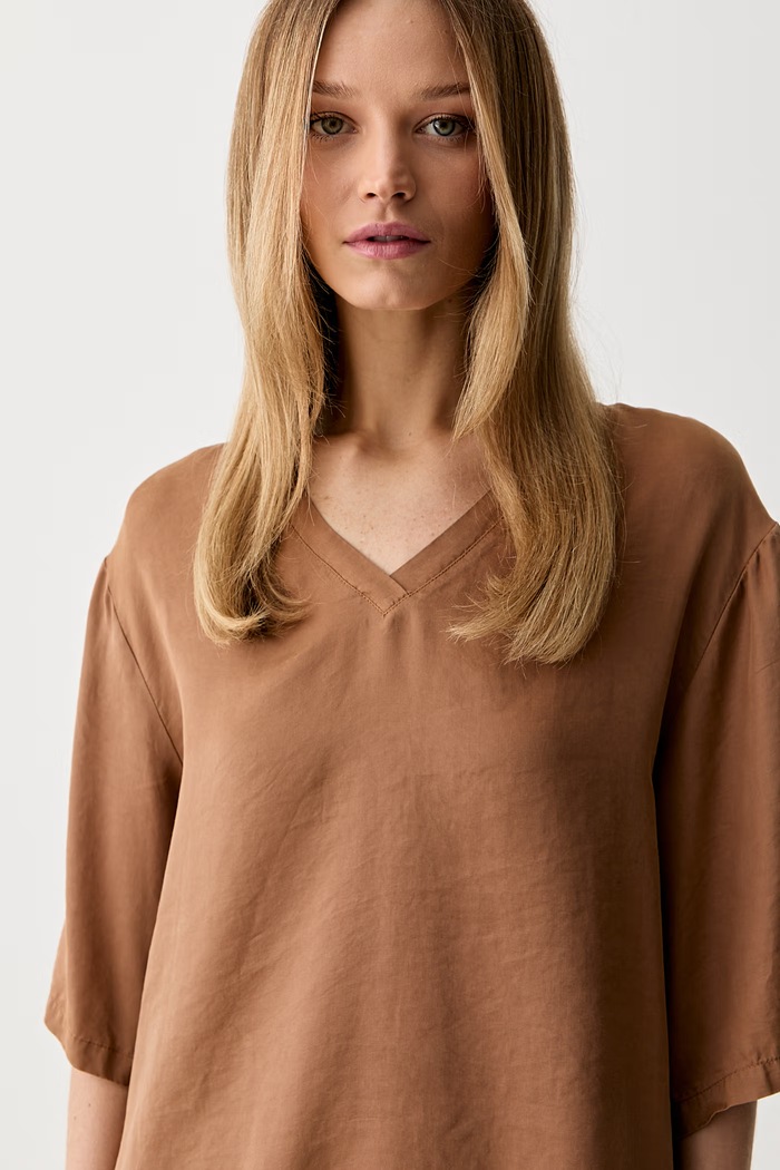ViCOLO T-shirt oversize damski z lyocellu brązowy TAB0571