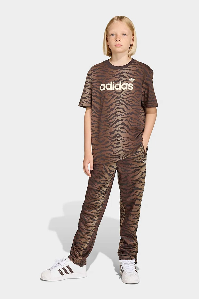 Detské bavlnené tričko adidas Originals hnedá KD3212