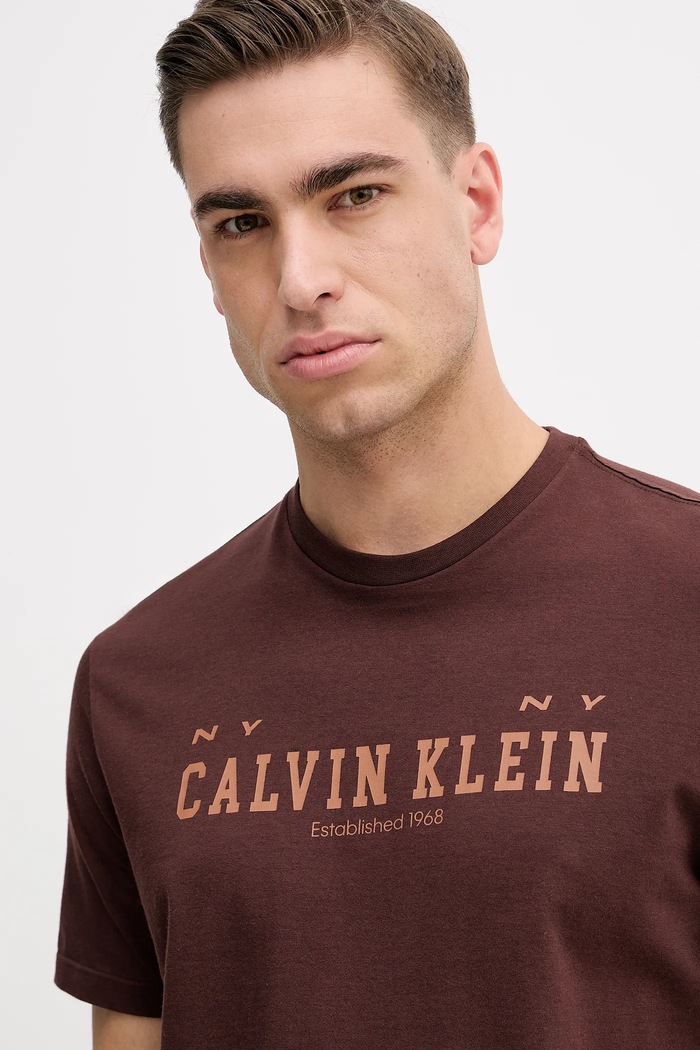 Bavlněné tričko Calvin Klein Jeans hnědá LV14RE817G