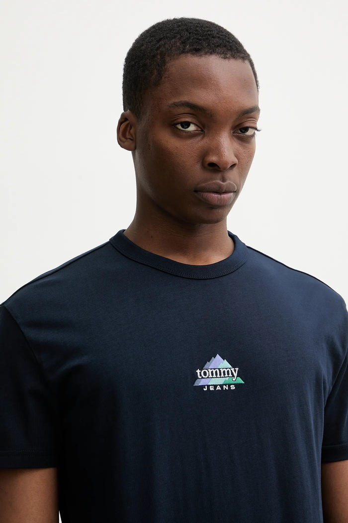 Bavlněné tričko Tommy Jeans námořnická modř DM0DM22311
