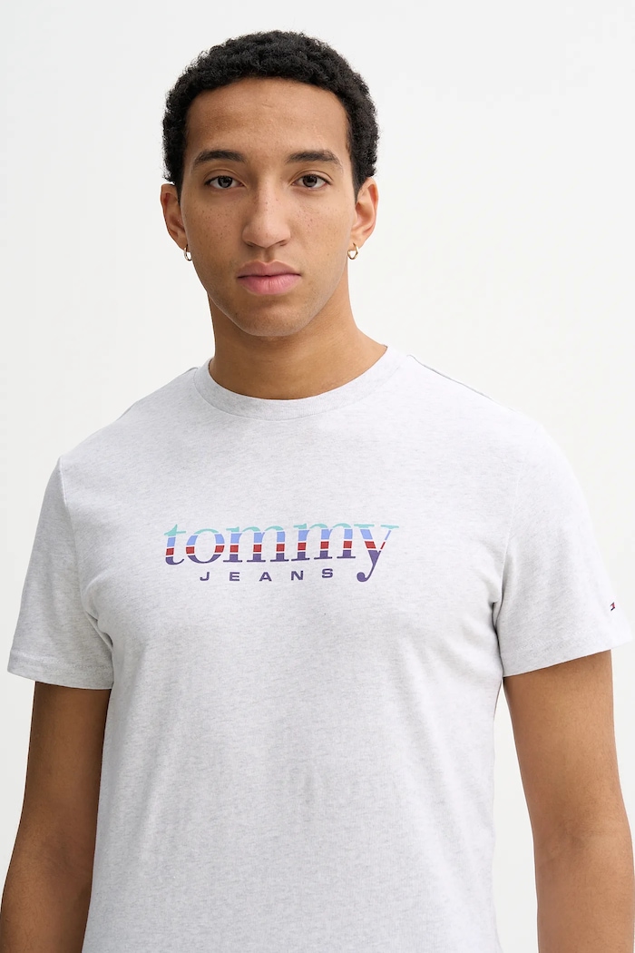 Βαμβακερό μπλουζάκι Tommy Jeans γκρί DM0DM22333