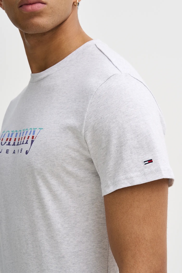Βαμβακερό μπλουζάκι Tommy Jeans DM0DM22333 γκρί