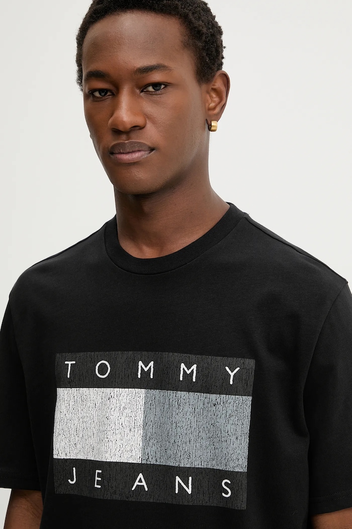 Tommy Jeans pamut póló fekete DM0DM22463