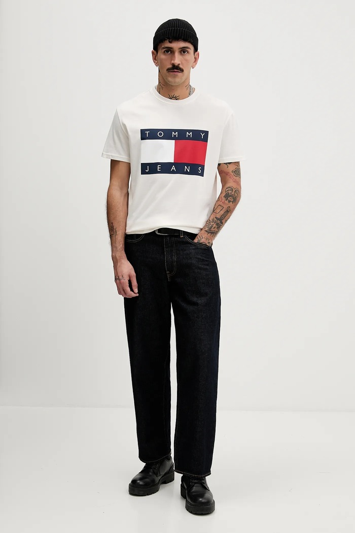 Tommy Jeans tričko pánske bavlnené DM0DM22645 béžová SS26