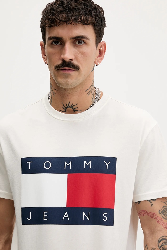 Tommy Jeans tričko pánske bavlnené béžová DM0DM22645