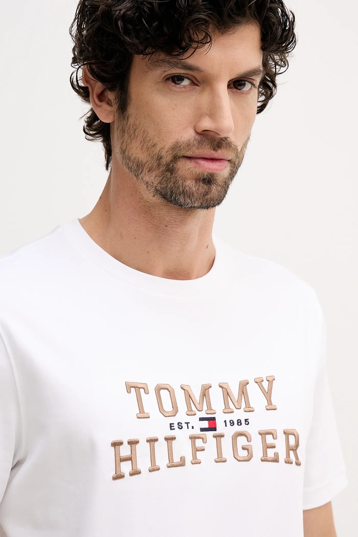 Тениска Tommy Hilfiger бежов MW0MW42803