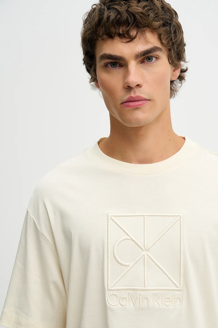Βαμβακερό μπλουζάκι Calvin Klein μπεζ LV04LE200G