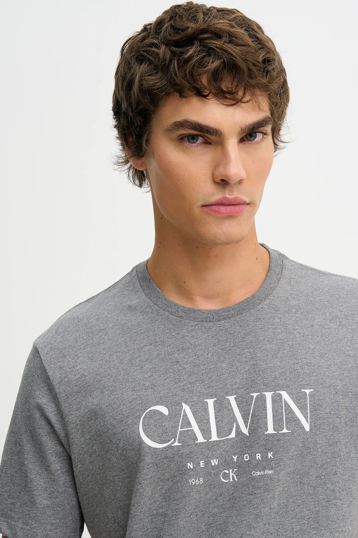 Βαμβακερό μπλουζάκι Calvin Klein γκρί LV04RE807G