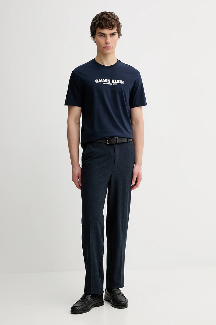 Bombažna kratka majica Calvin Klein LV04RE820G mornarsko modra SS26