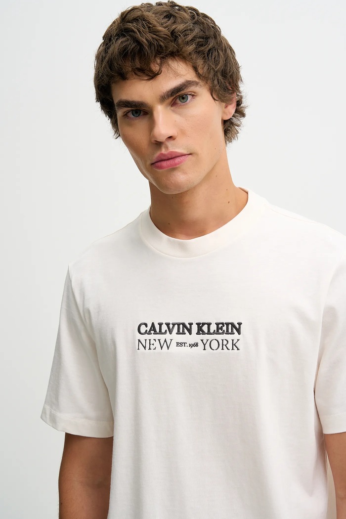 Βαμβακερό μπλουζάκι Calvin Klein μπεζ LV04RE833G
