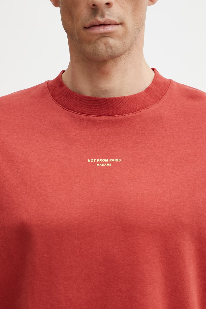Drôle de Monsieur Le T-shirt Slogan Classique tričko bavlněné pánské červená K.TS202.CO002.DRD