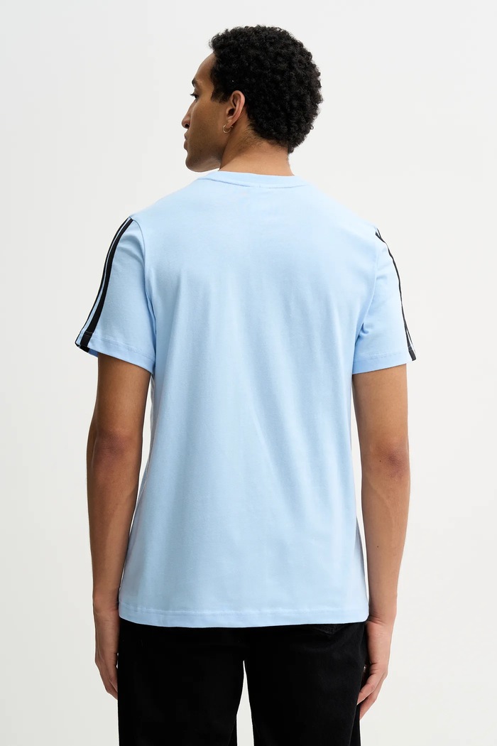 Oblečenie Bavlnené tričko adidas KT0555 modrá