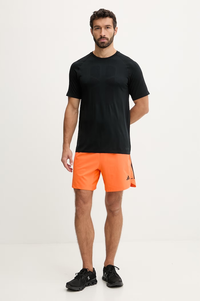 Тениска за трениране Hummel 230075 черен SS26