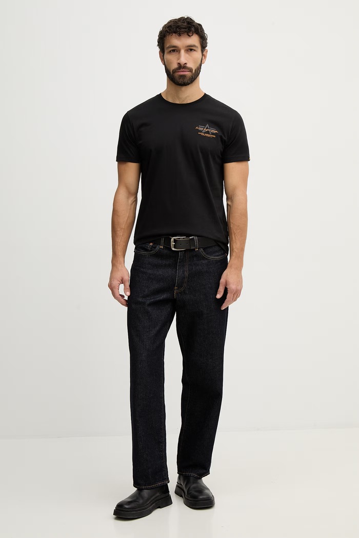 Βαμβακερό μπλουζάκι Alpha Industries Tonal Logo Print 266525 μαύρο SS26