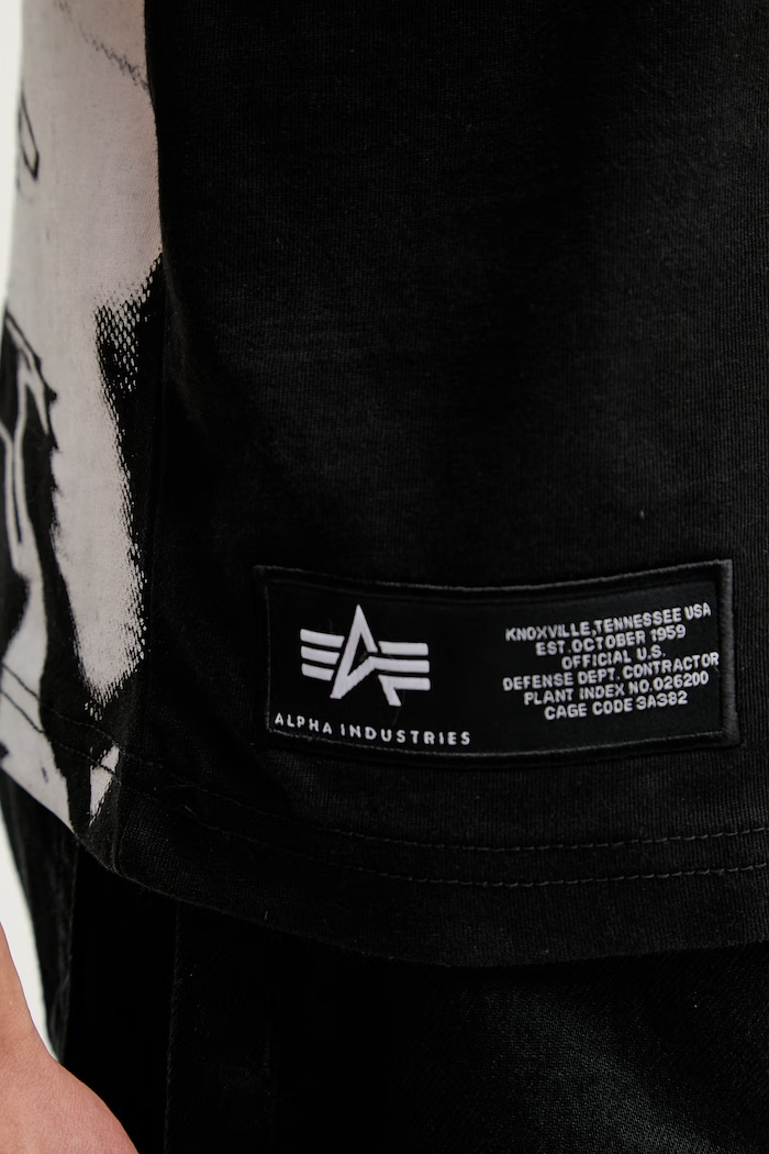 Alpha Industries pánske bavlnené tričko Balaclava Backprint 266504 čierna