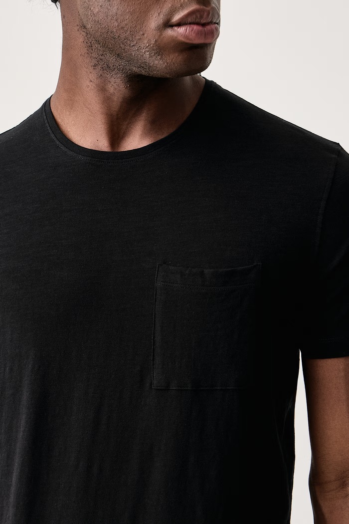 Ρούχα Sisley T-shirt ανδρικό βαμβακερό 3WF0S1052 μαύρο