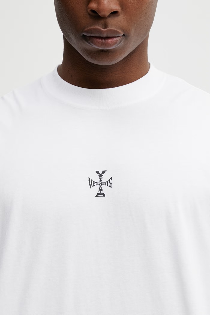 Vetements Cross Logo топ из хлопка для мужчин белый ME76TR175W
