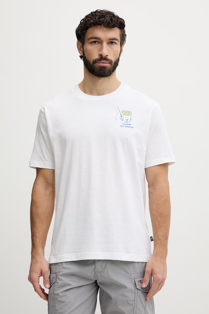 Ρούχα New Balance T-shirt ανδρικό βαμβακερό Fish and Chips MT61I5BMWT λευκό