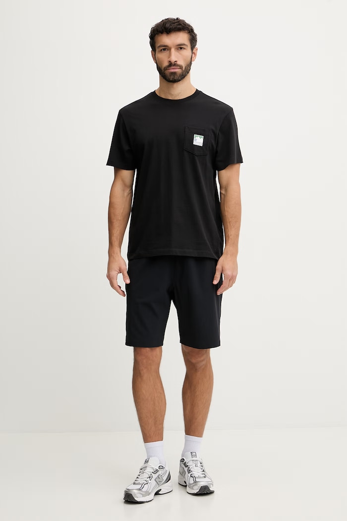 Памучна тениска The North Face GRAPHIC NF0A8GUUJK31 черен SS26
