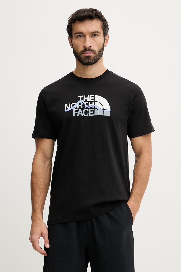 Памучна тениска The North Face MOUNTAIN стандартна черен NF0A8GUXJK31