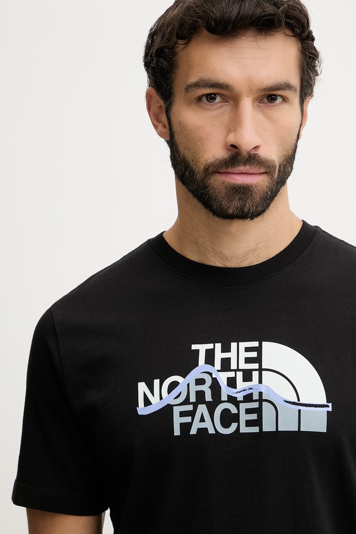 Памучна тениска The North Face MOUNTAIN черен NF0A8GUXJK31