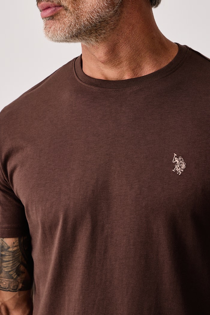 Majica za muškarce od pamuka DHM U.S. Polo Assn. MUP3310 smeđa