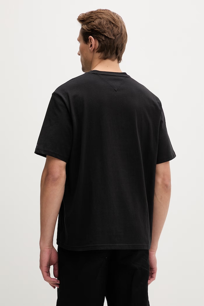 Ρούχα Tommy Jeans T-shirt ανδρικό βαμβακερό DM0DM22546 μαύρο