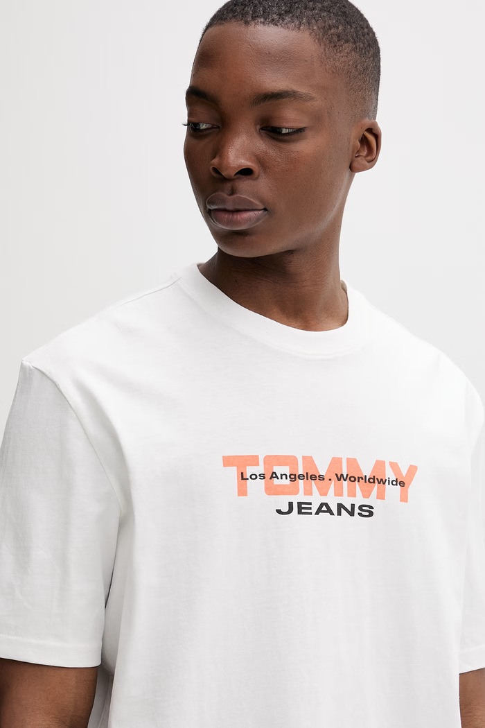 Tommy Jeans tričko pánske bavlnené biela DM0DM22550