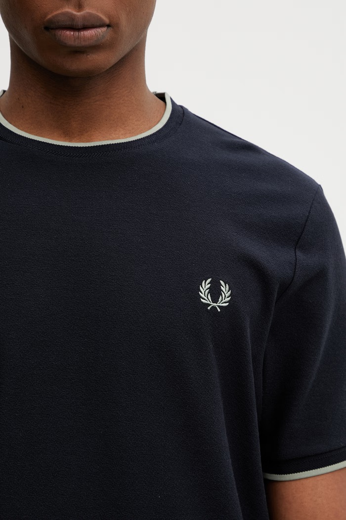 Bombažna kratka majica Fred Perry mornarsko modra M2397