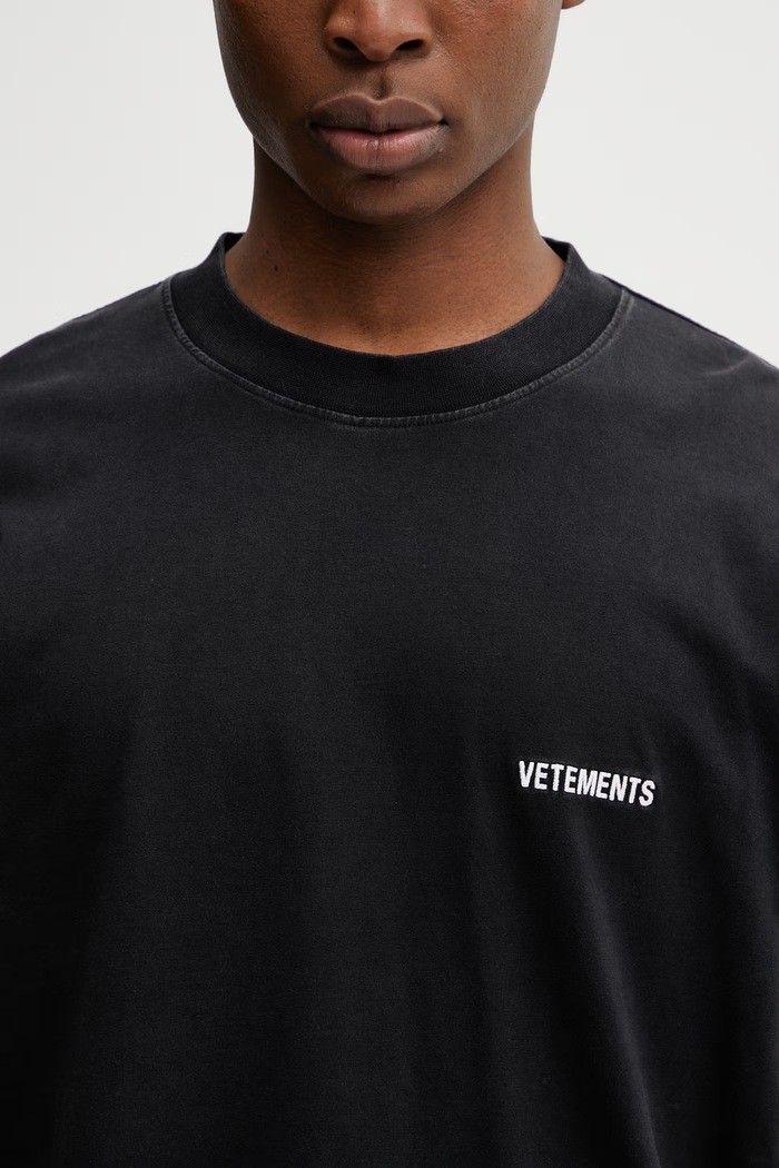 VETEMENTS t-shirt bawełniany Iconic Logo ME76TR138BW