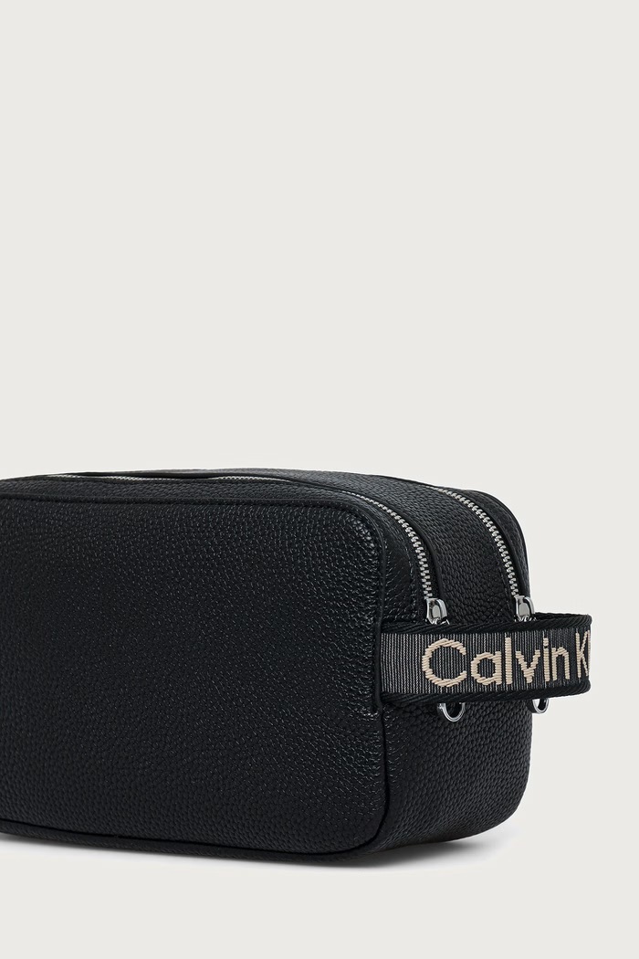 Akcesoria Calvin Klein Kosmetyczka damska LV04F1289G czarny