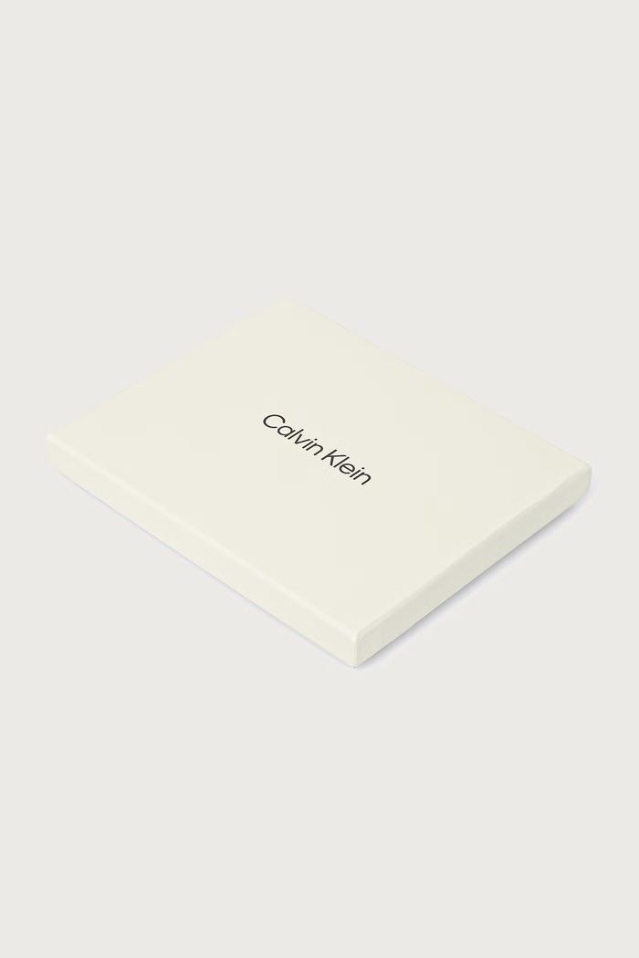 Saszetka damska z imitacji zamszu Calvin Klein brązowy LV04F1407G