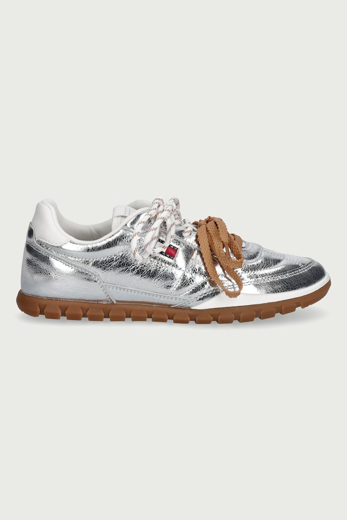 Tommy Jeans TJ LOW RUNNER METALLIC sneakersy damskie EN0EN03187 srebrny SS27