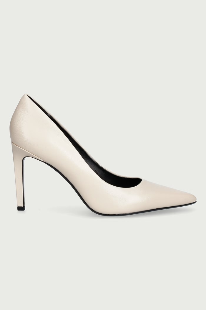 Calvin Klein Szpilki skórzane ESS STILE 90 POLISHED LTH HW0HW03383 beżowy SS27