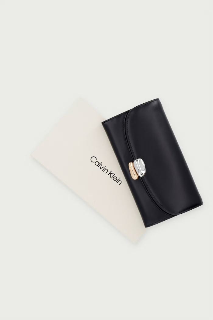 Portfel damski skórzany Calvin Klein czarny LV04F1405G