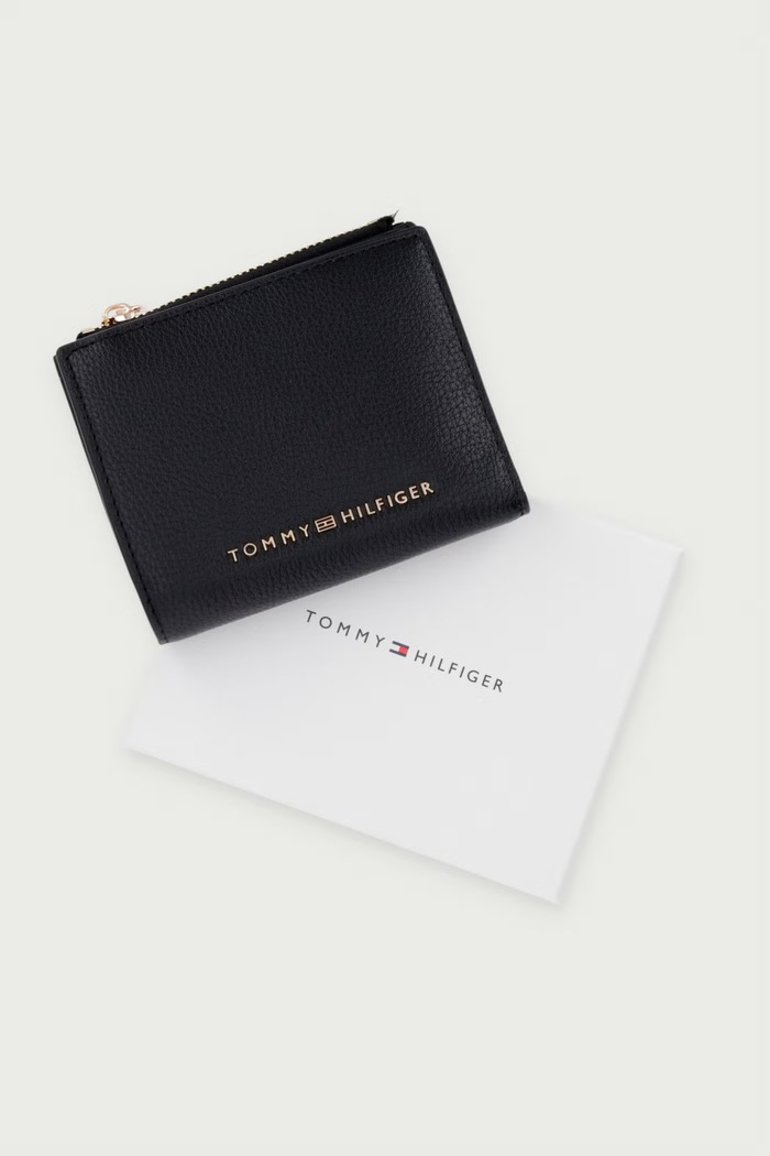 Portfel damski z imitacji skóry Tommy Hilfiger czarny AW0AW19346