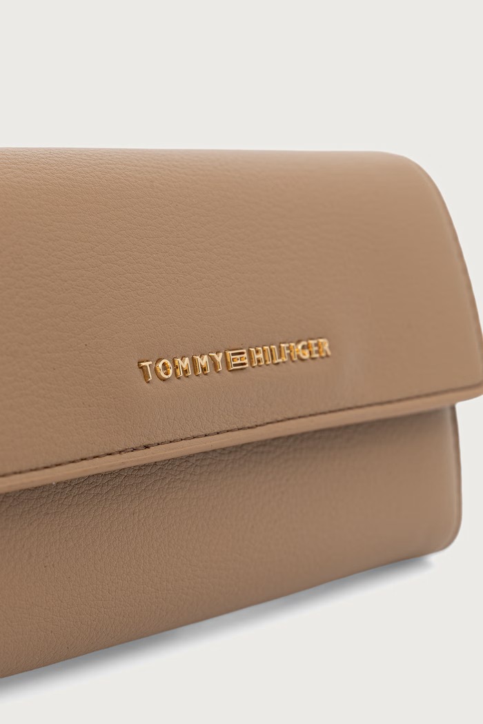 Portfel damski z imitacji skóry Tommy Hilfiger AW0AW19347 beżowy