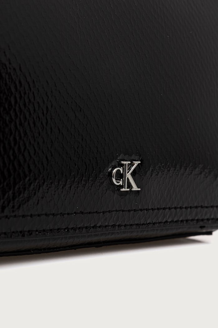 Torebka crossbody damska z imitacji skóry Calvin Klein LV04F3858G czarny