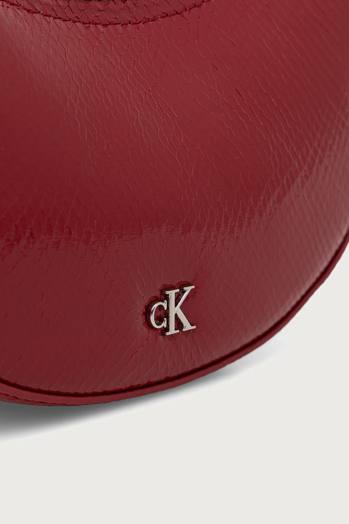 Torebka hobo damska z imitacji skóry Calvin Klein LV04F3860G czerwony