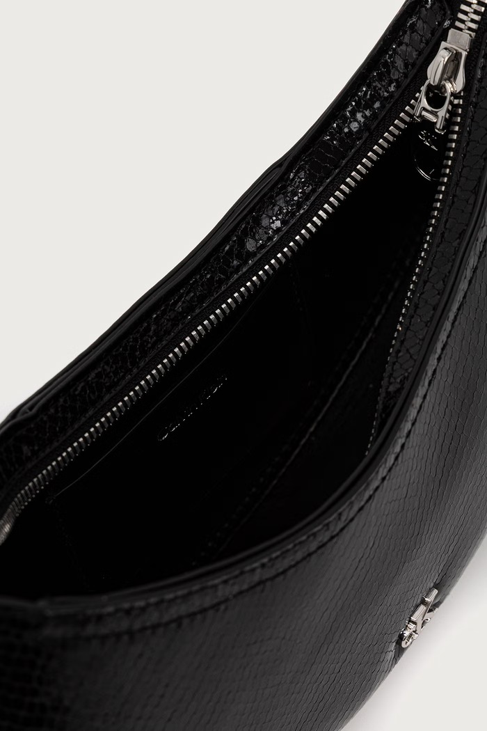 Torebka hobo damska z imitacji skóry Calvin Klein czarny LV04F3860G