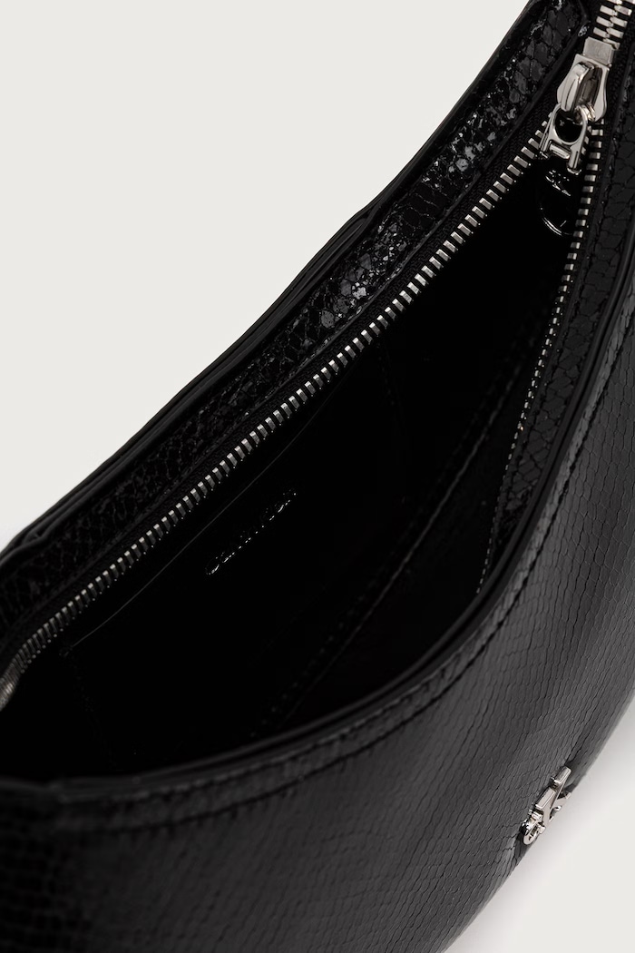 Torebka hobo damska z imitacji skóry Calvin Klein czarny LV04F3860G