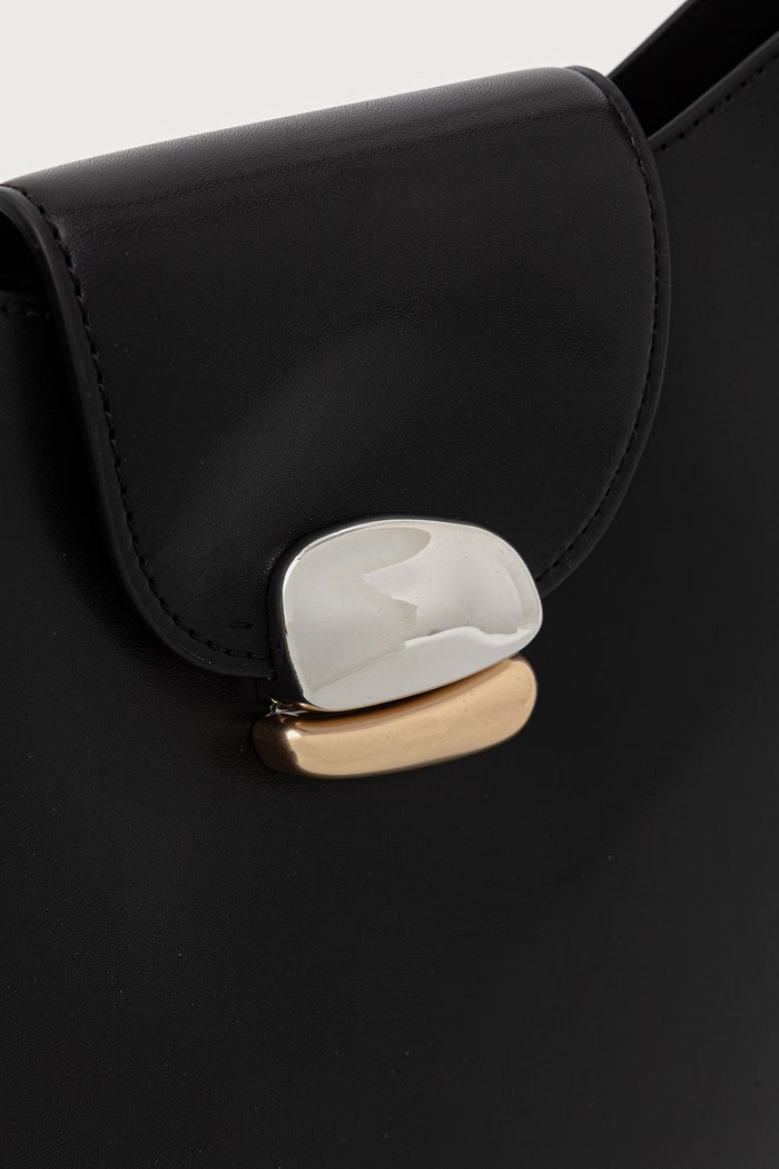 Torebka tote damska z imitacji skóry Calvin Klein LV04F3865G czarny